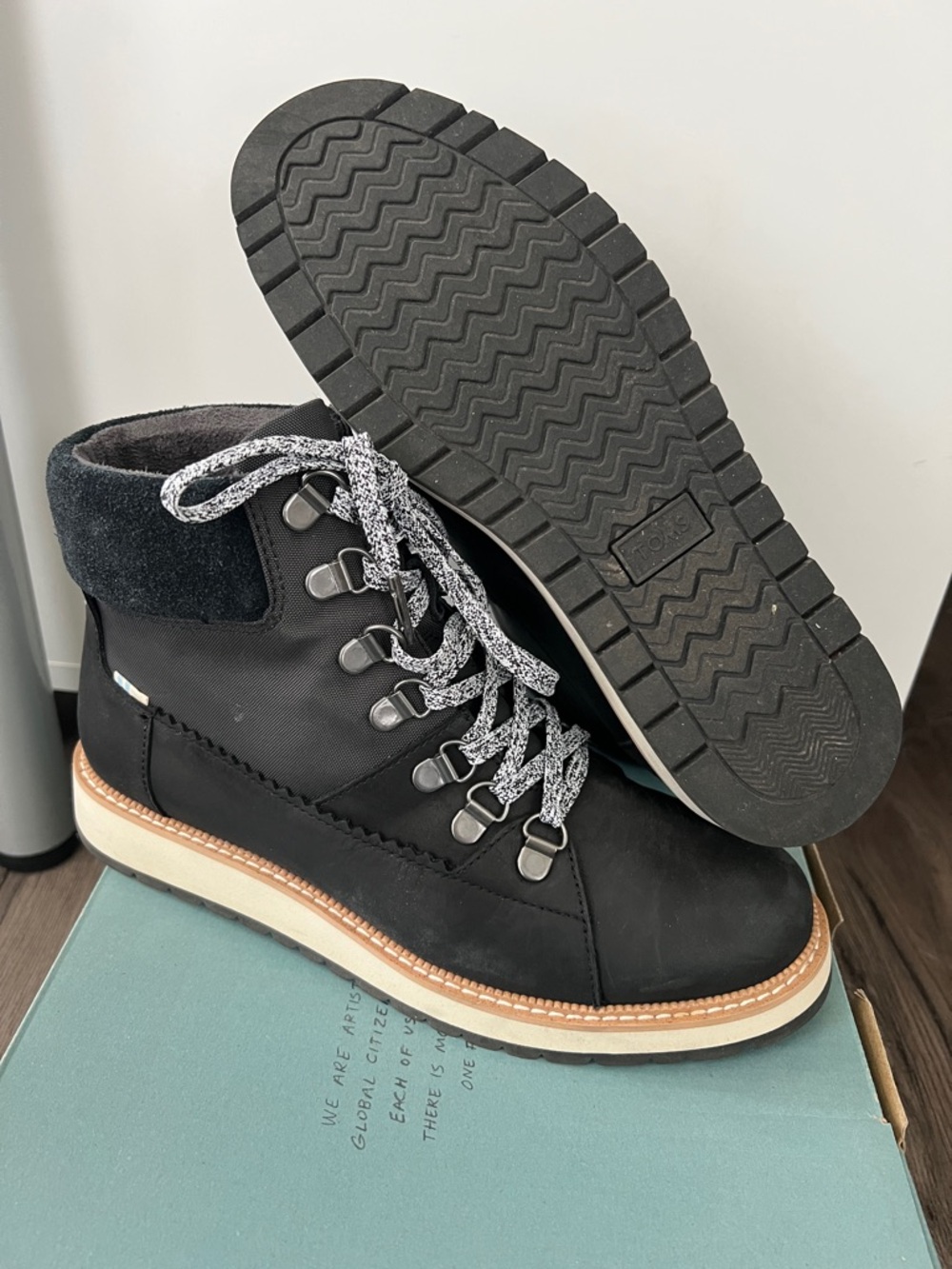 Tom’s Women’s Mesa Waterproof Black Leather Boots Size 6